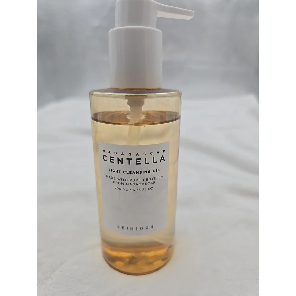 Skin1004 - Madagascar Centella LIGHT CLEANSING OIL (210ml)